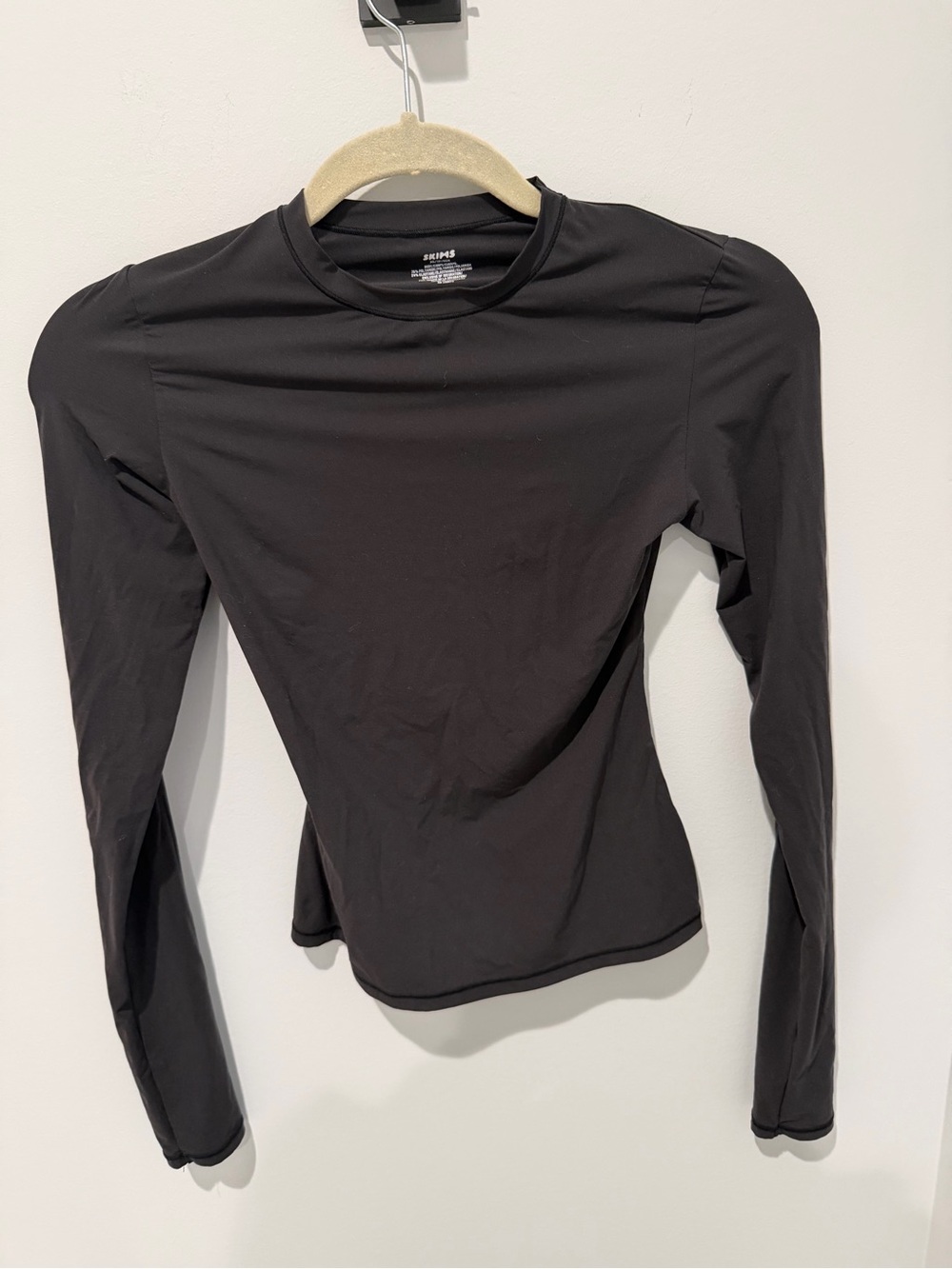 SKIMS Black Long Sleeve Crewneck Slim Top - Picture 4 of 6